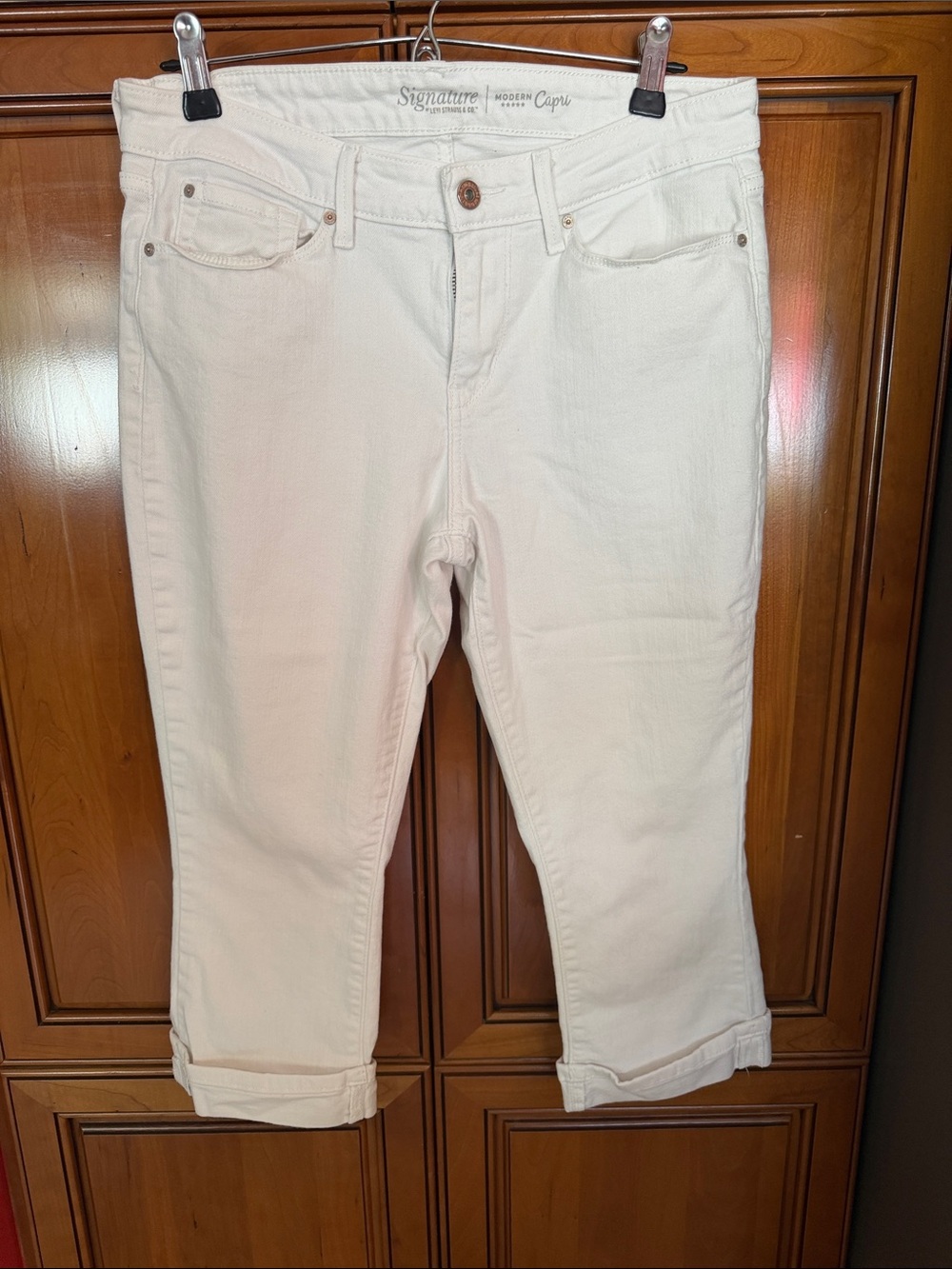 Levi's White Signature Cropped Jeans size 10/30w